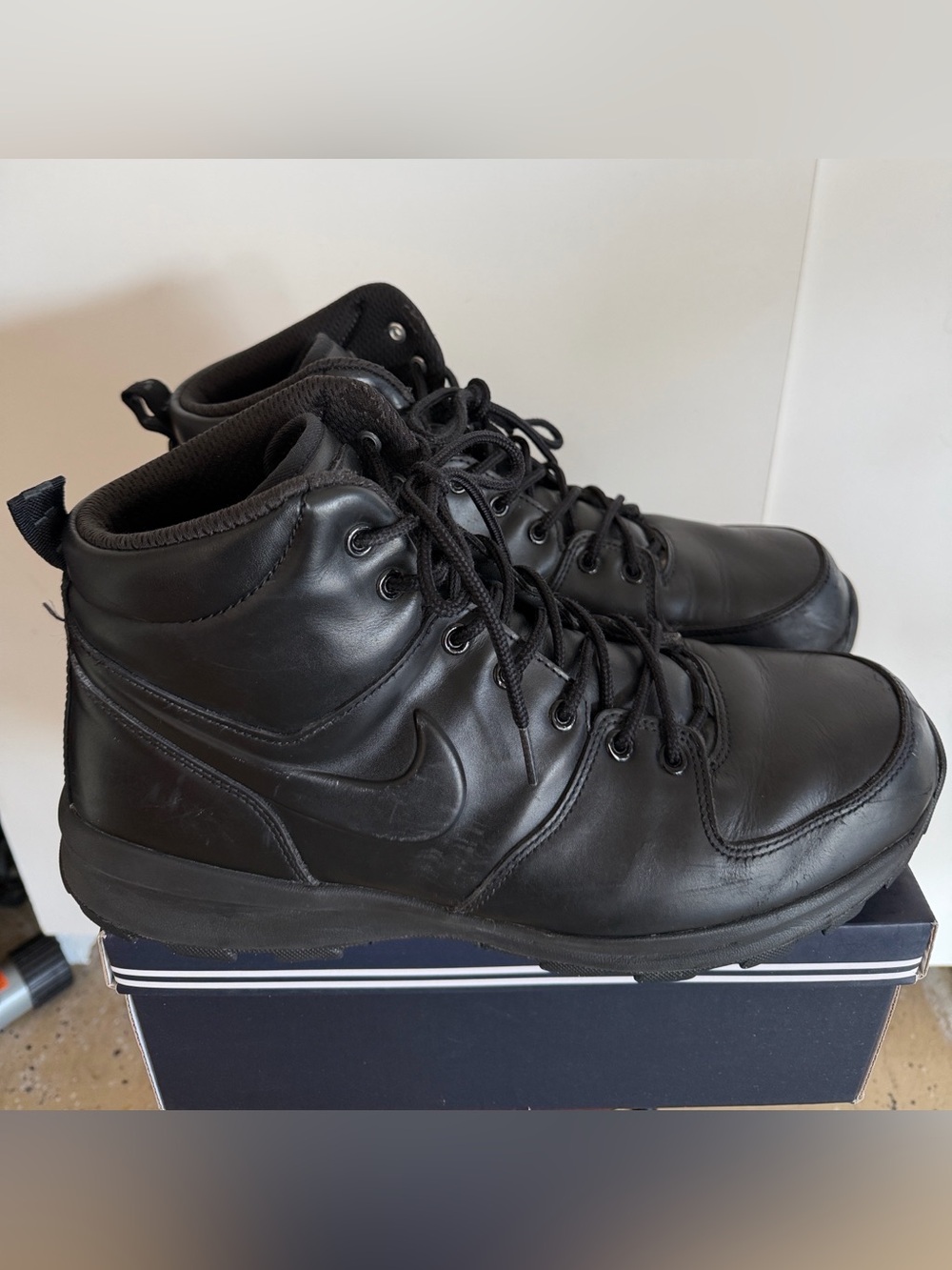 Nike Men’s Black High-Top Leather Boots